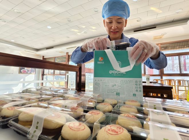 大美北京 护国寺小吃总店寿桃走俏 老字号重阳暖心家宴温情上线