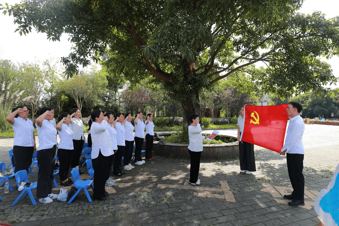 党建红引领生态绿 丘北萌娃用实践绘就文明画卷——锦屏镇中心幼